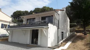 Vacation home with 3 bedrooms and sea views - Image 2