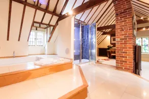 Countryside retreat with Jacuzzi & Balcony - Image 3