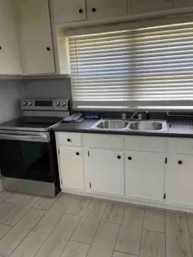 Tin Top Town House - Image 4