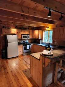 Evergreen Lodge - Rangeley cabin with 3 bedrooms and loft in prime location. - Image 5