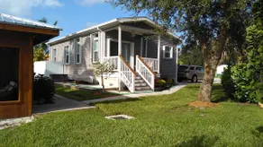Riverbend waterfront home. - Image 3