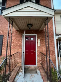 The Red Door 2-bedroom townhouse near VT & RU - Image 3