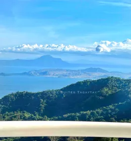 Fresh Bohemian TAAL VIEW 20th flr - Image 3