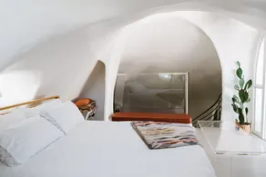 Unique Sculptured House with Private Beach Access - Image 3