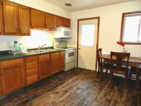 Comfortable and clean 1/2 duplex near Waterfront - Image 5