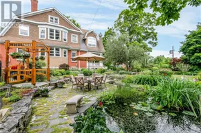 Eddie Manor: 1907 Gem in Downtown Meaford - Image 4