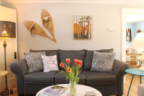 Bright ‘n Cozy Cottage in Concord - Image 2