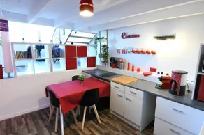 Apartment-Apartment-Ensuite with Bath-Street View - Image 4