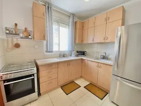 Cozy 3BR Givat Shaul balcony Apt with Lifta view - Image 2