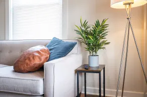 The Garden Spot Monstera Suite Free parking - Image 5