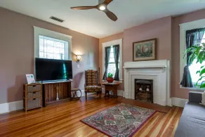 Main Street Private Apartment Near Airport - Image 3