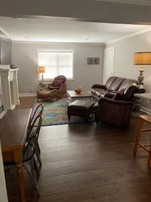 Sleeps 6-7 within walking distance to campus. - Image 3