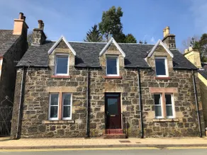 Seaview: Portree Townhouse with Spectacular Views - Image 2