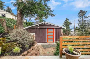 Serene Seattle Bungalow: One block from beach - Image 2