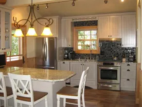 Luxury Historic Truckee River Cabin Hideaway - Image 2