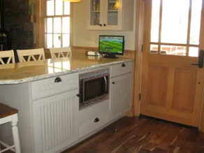 Luxury Historic Truckee River Cabin Hideaway - Image 4