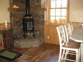 Luxury Historic Truckee River Cabin Hideaway - Image 5