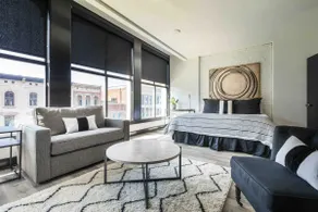 Cassius Quarters@The713! Downtown, large, upscale suite w/private balcony - Image 2