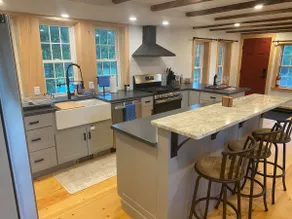 Spacious & Historic Farmhouse - Image 4