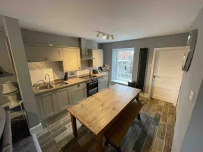 Four bedded grade two listed 1800's house on chapel grounds - Image 3