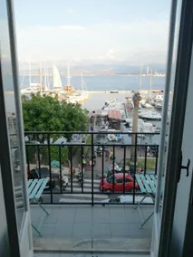 Balcony overlooking the waterfront - Image 4