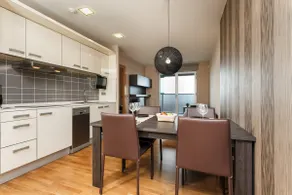 Apartment in front of Fira Gran Via - Image 4