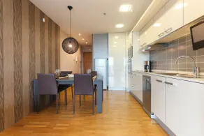 Apartment in front of Fira Gran Via - Image 5
