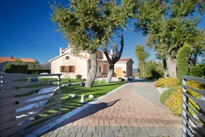 Unique villa with beautiful pool - Image 2