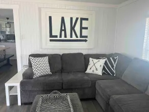 Stylish Lakeview Cottage with Beach Access - Image 4