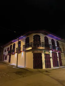 Colonial Blue-Rose House in Genova Quindío - Image 2
