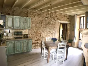Atypical house in medieval city - Image 3