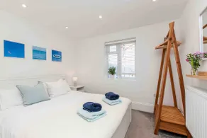 Little Beach Retreat Margate, stunning apartment. - Image 3