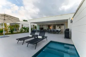 Beautiful Modern 3 Bed Home, Amazing Sea Views! - Image 4