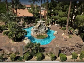 R3084 - Vegas Best Location! Close to Everything! - Image 5