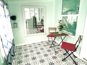 Private, quiet, central garden level suite - Image 2