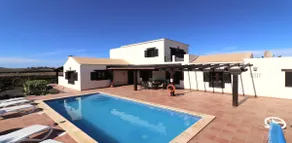 Charmante große 4-Zimmer-Villa mit einem privaten beheizten Pool, WLAN und vieles mehr - Image 2