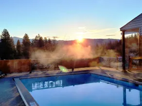 Snow Springs Pool House w/ PRIVATE heated, hotsprings pool! 5 bedrooms,Sleeps 15 - Image 3