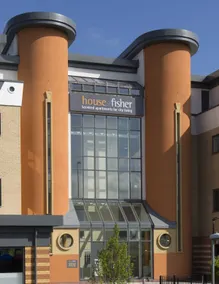 Deluxe Studio Apartment at Beneficial House by House of Fisher - Image 2