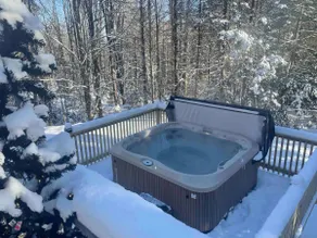 Cozy Chalet 5mins from Okemo, SAUNA JACUZZI HOT TUB - Image 5