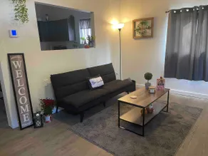 Newly remodeled 5 bedroom home in town, sleep 10. - Image 5