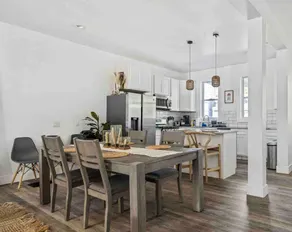 Roomy Centrally located house 5min to stadium &DT - Image 5