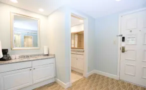 Cozy Condo Steps From Valspar! Putting, Wine, TV - Image 5