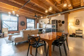 Stunning Gastown Loft! 1200 sq ft & King Bed - Image 5