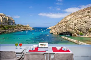 Brilliant Beachfront Apt with Super Sunset Seaview - Image 2