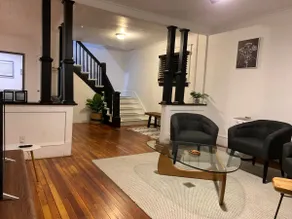 Stylish & Bright - Pet Friendly - Image 3