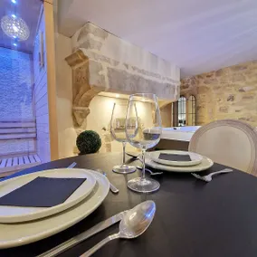 Upscale suite with private 4-star SPA - Image 3