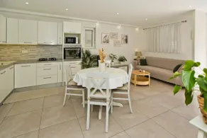 Two bedroom apartment with sea-view, parking, close to center of Hvar - Image 4