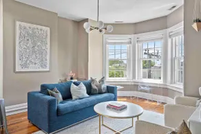 Chic Downtown Apt with Rooftop Deck & Parking - Image 2