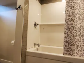 Southside Studio Bsmt Suite w/Add Bdrm / Dog - Image 3
