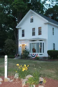Bright ‘n Cozy Cottage in Concord - Image 3